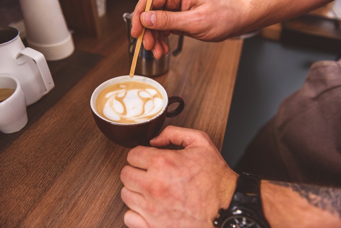 Feinste Kaffeekunst will gelernt sein.