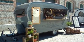 Immer mehr Gastronomen kaufen einen Food Truck. 