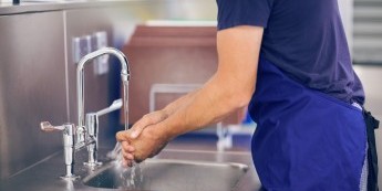 Die Einhaltung der Hygienevorschriften in der Gastronomie steht an oberster Stelle.